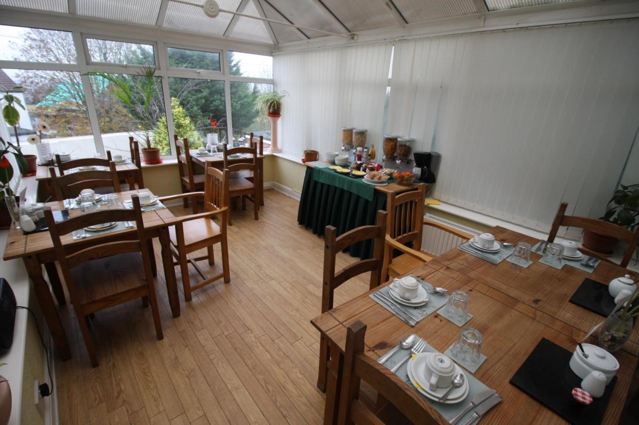 The Lodge Swindon Exterior foto