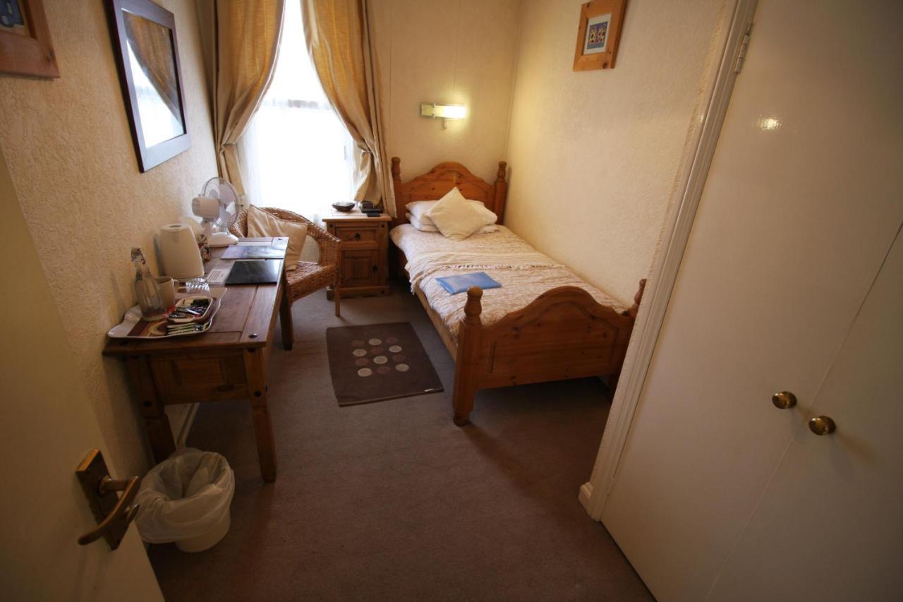 The Lodge Swindon Exterior foto